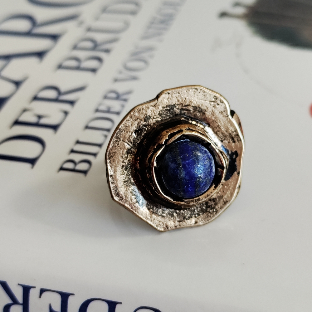 Vintage Gold Tone Metal Ring with Lapis Lazuli - Brutalist Style